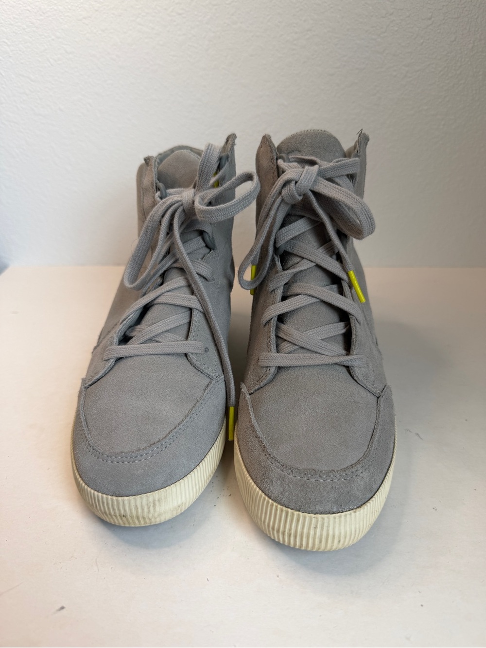 Sorel Light Gray Suede Leather Out n About Hidden Wedge Sneaker size 9.5 - Picture 5 of 7